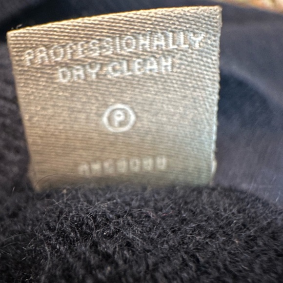 Neiman Marcus 100% Cashmere Turtleneck
Long Sleeve Sweater Large - Picture 8 of 9